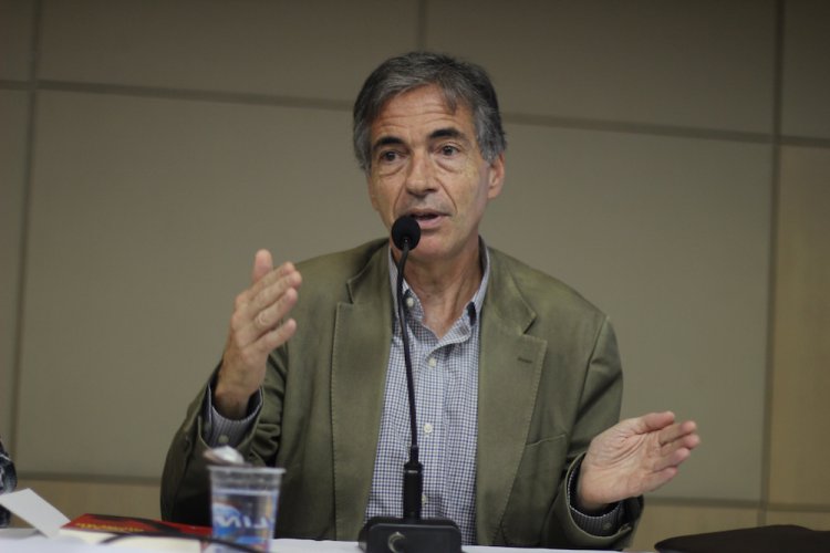 Luis Fernandes durante o Seminário Outros Outubros Virão, ocorrido em São Paulo