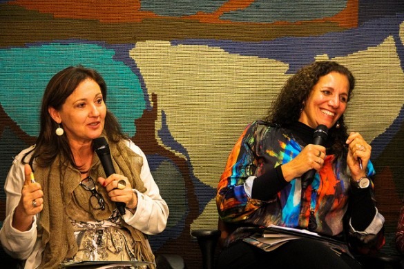 Secretária da Economia Criativa do Ministério da Cultura, Cláudia Leitão e a Dep. Jandira Feghali, que mediou o debate