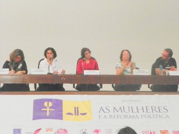 Secretária Nacional de Mulheres do PSB, Dora Pires; Secretária Nacional de Mulheres do PT, Laisy Moriére; Ministra da Mulher, Iriny Lopes; Secretária Nacional de Mulheres do PCdoB, Liège Rocha; representante da Plataforma dos Movimentos Sociais, Moroni. 