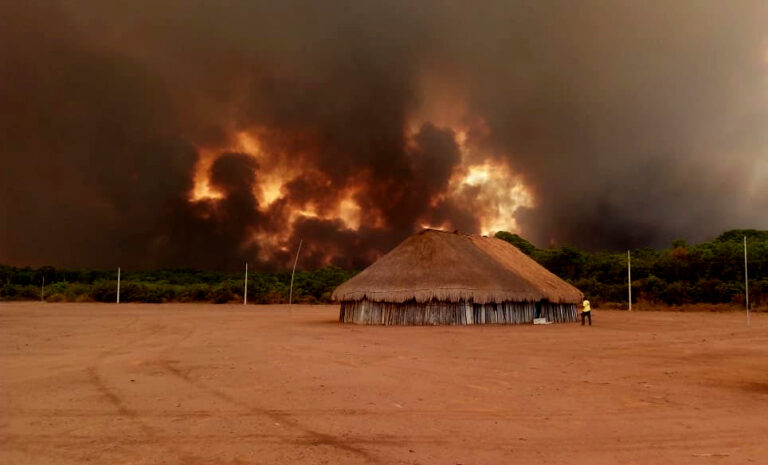 Incêndios florestais no Brasil estão no foco da Cúpula de Líderes sobre o Clima l foto Takumã Kuikuro