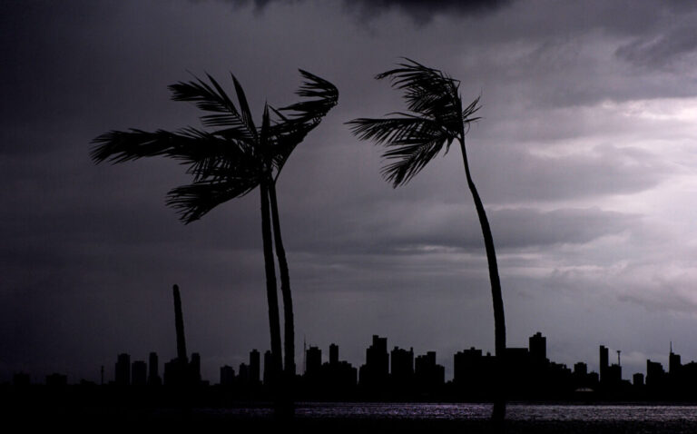 Uma tempestade se forma sobre a cidade de Belém, no Pará, em janeiro de 2020