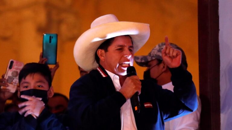 Pedro Castillo vence eleições presidenciais 2021 no Peru