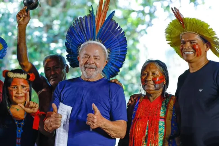 Lula e comunidades indígenas