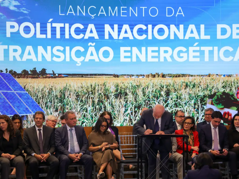 É preciso criar governança global para proteger população vulnerável e mitigar riscos de fenômenos climáticos para setores estratégicos, diz o coordenador do Grupo de Pesquisa sobre a "Transformação ecológica e diversificação energética" da Fundação Maurício Grabois, André Tokarski. Foto: Agência Brasil.