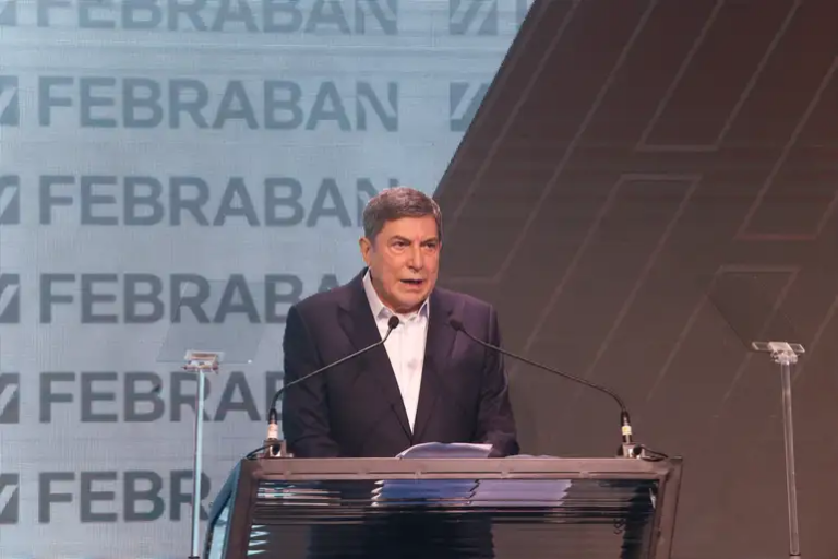 Coordenador do Grupo de Pesquisa sobre desenvolvimento nacional e socialismo da Fundação Maurício Grabois, Diogo Santos defende que o governo Lula eleve o papel dos bancos públicos. Foto: Agência Brasil.
