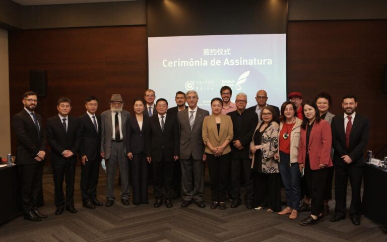 O “Simpósio sobre a Teoria e Prática da Modernização Chinesa” contou com a participação do Departamento de Comunicação do Comitê do Partido Comunista da China – Chongqing e da Academia de Marxismo da Academia da China de Ciências Sociais, além da Fundação Maurício Grabois (FMG).