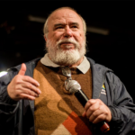 O maestro e compositor Marcus Vinicius de Andrade apresenta uma trajetória da música brasileira.