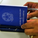 O economista Diogo Santos propõe uma articulação entre dois temas que ganharam a esfera pública nas últimas semanas: a redução da jornada de trabalho e a redução dos benefícios fiscais das empresas. Foto: Agência Brasil.