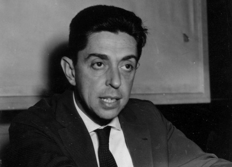 Em entrevista para o Portal da FMG, o professor Cristiano Capovilla apresenta o legado do filósofo Roland Corbisier.