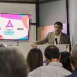 Ex-secretário do Trabalho, Emprego, Renda e Esporte do Governo da Bahia, Nilton Vasconcelos apresenta o legado de políticas públicas de valorização do trabalho deixado pelo PCdoB. Na foto, o ex-secretário de Trabalho do Governo da Bahia, Davidson Magalhães (2019-2024).
