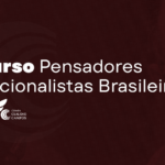 O curso custa R$ 78,00 e traz aulas sobre Ignácio Rangel, Getúlio Vargas, Maria da Conceição Tavares, Celso Furtado, Nelson Werneck Sodré, Alberto Guerreiro Ramos, Álvaro Vieira Pinto e Roland Corbisier.
