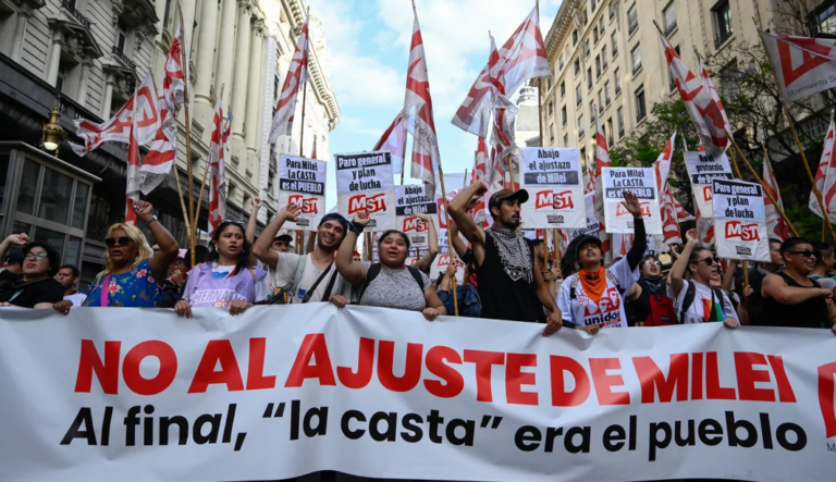 Pesquisadora do Observatório Internacional da Fundação Maurício Grabois, Ana Prestes avalia o primeiro ano de governo de Javier Milei na Argentina.