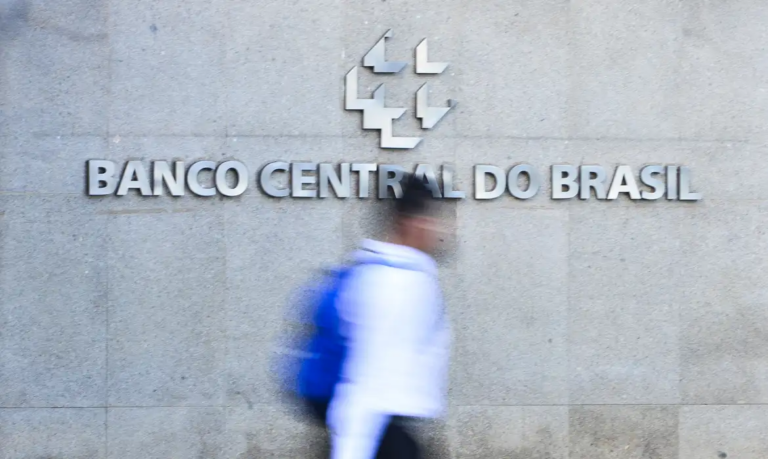 Após mais um aumento da taxa de juros selic, a deputada federal Jandira Feghali (PCdoB) defende o fim da autonomia do Banco Central. Foto: Agência Brasil.
