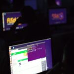 Usuários trabalham em ambiente colaborativo utilizando Linux, no Festival Latino-americano de Instalação de Software Livre (FLISoL) 2018, em Quixadá (CE). Foto: Yan Vancels/Flickr/CC