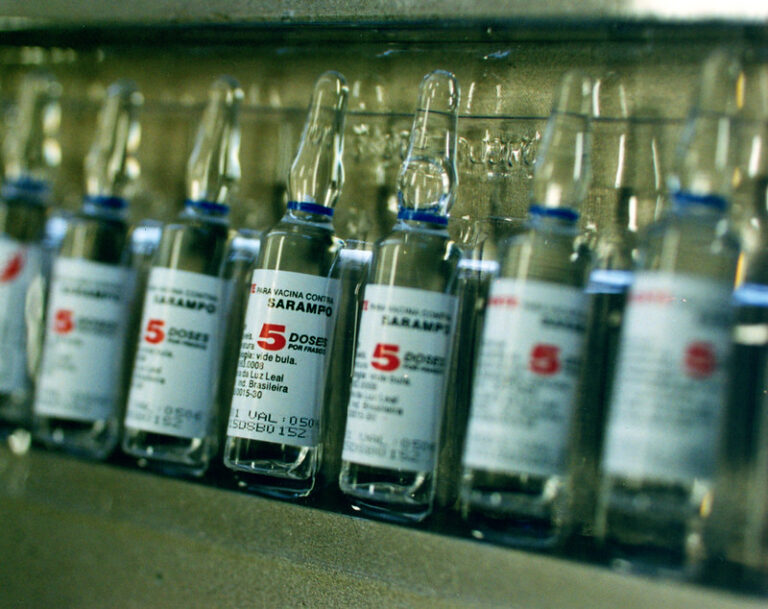 Produção de vacinas (Biomanguinhos/Fiocruz)Foto: Peter Ilicciev/Fiocruz