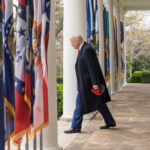 O presidente Donald J. Trump discursa sobre os planos tarifários de sua administração durante o evento “Make America Healthy Again”, na quarta-feira, 2 de abril de 2025, no Jardim das Rosas da Casa Branca. (Foto oficial da Casa Branca por Abe McNatt)