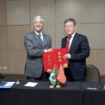 Walter Sorrentino e Xin Xiangyang assinam carta de cooperação em São Paulo (22). Foto: @danieleon19/FMG/Divulgação