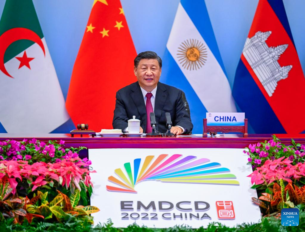 O presidente chinês Xi Jinping presidiu, por meio de videoconferência, o Diálogo de Alto Nível sobre o Desenvolvimento Global em Pequim, capital da China, em 24 de junho de 2022. Xi proferiu um discurso importante intitulado "Construindo Parcerias de Alta Qualidade para uma Nova Era de Desenvolvimento Global". (Xinhua/Li Xueren)