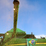 Feira Nacional da Soja (Fenasoja), em Santa Rosa (RS), 7 de maio de 2022. Equipamento agrícola com bandeira do Brasil durante a colheita. Foto: Clauber Cleber Caetano/PR