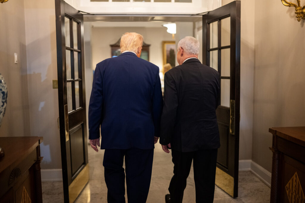 Registro do encontro entre o presidente dos Estados Unidos, Donald Trump, e o primeiro-ministro de Israel, Benjamin Netanyahu, em 07/04/2025, na Casa Branca. Foto: Daniel Torok / Arquivo da Casa Branca.