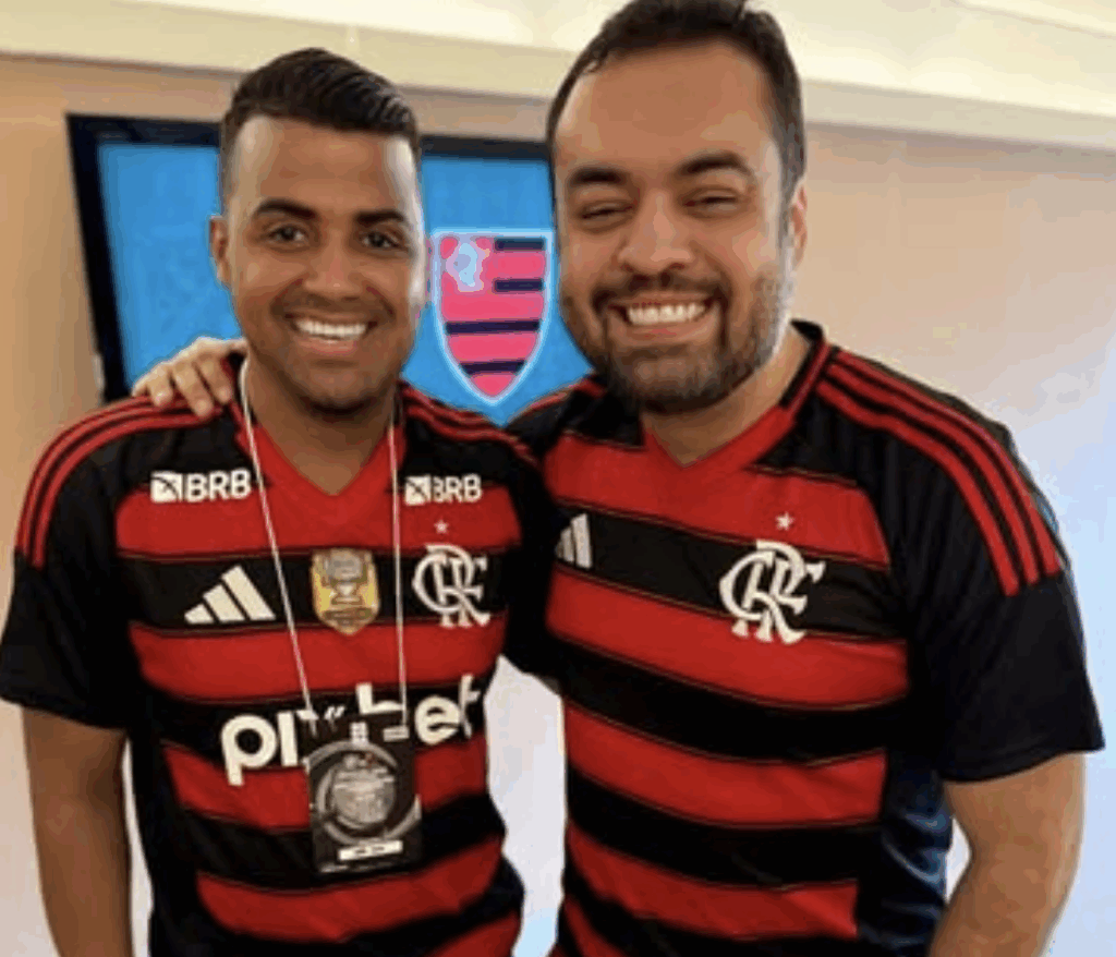 Antes de ser preso por negociar armas com o Comando Vermelho, o deputado TH Jóias aparecia ao lado do governador Cláudio Castro nas redes sociais, posando como defensor da segurança pública. O retrato de um projeto que armou o caos e desarmou o Estado. Foto: Reprodução/Instagram @deputadothiegosantos