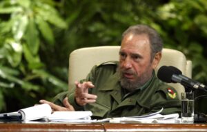 Fidel Castro participa da Mesa Redonda em homenagem a José Martí, no Teatro Karl Marx, em 19 de maio de 2005. Foto: Agencia de Información Nacional (AIN)