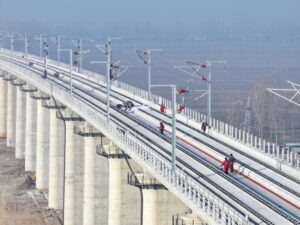Começa o assentamento de trilhos da ferrovia de alta velocidade Xiong'an-Xinzhou. Foto: Xinhua/Zhu Xudong