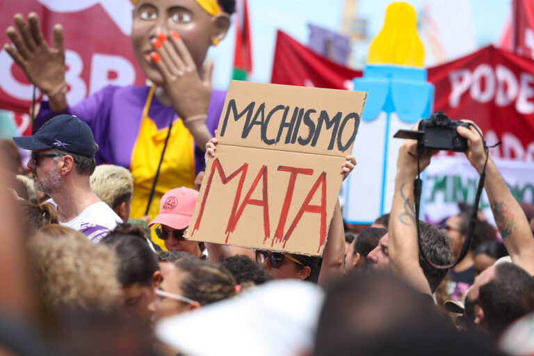 Rio de Janeiro (RJ), 08/03/2026 – Ato do Dia Internacional da Mulher ocupa a praia de Copacabana, na zona sul do Rio, pedindo o fim das violências contra as mulheres. Foto: Tomaz Silva/Agência Brasil