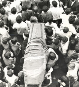 Durante a ditadura militar, após golpe de 1964, enterro do estudante Edson Luis, assassinado em protesto estudantil em março de 1968. Crédito: Arquivo Nacional / Acervo Correio da Manhã