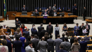Brasília – DF – 06/05/2026 – Sessão da Câmara que votou o projeto que cria a Política Nacional de Minerais Críticos e Estratégicos. Foto: Lula Marques/Agência Brasil.
